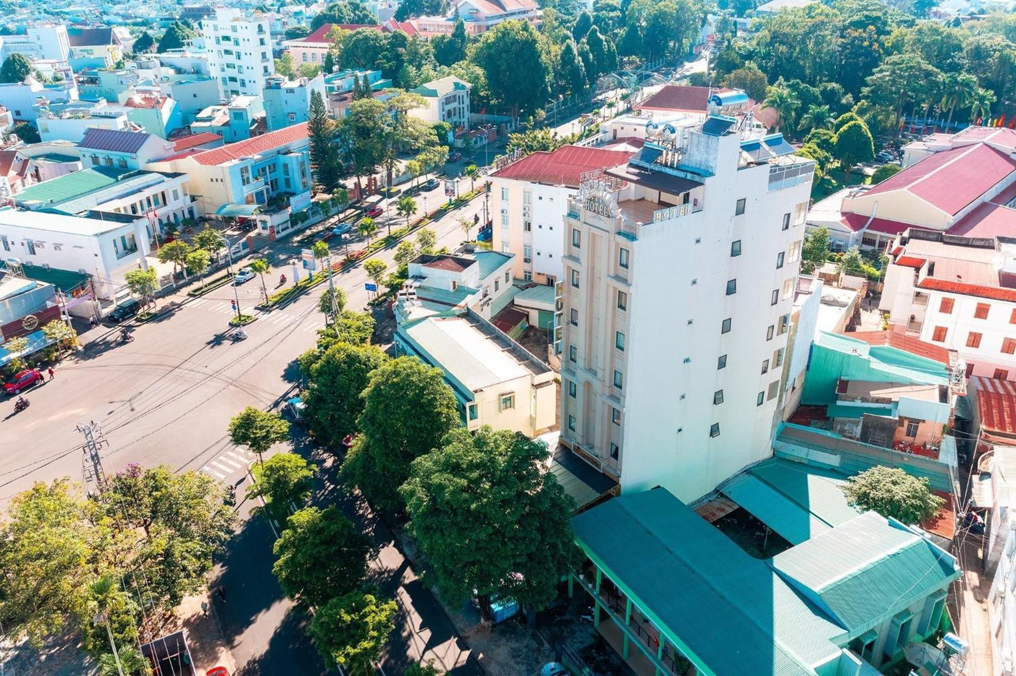 Le Centre Pleiku Hotel Exterior photo